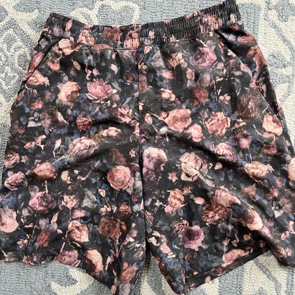 Floral Mens Lululemon Shorts - Picture 1 of 3